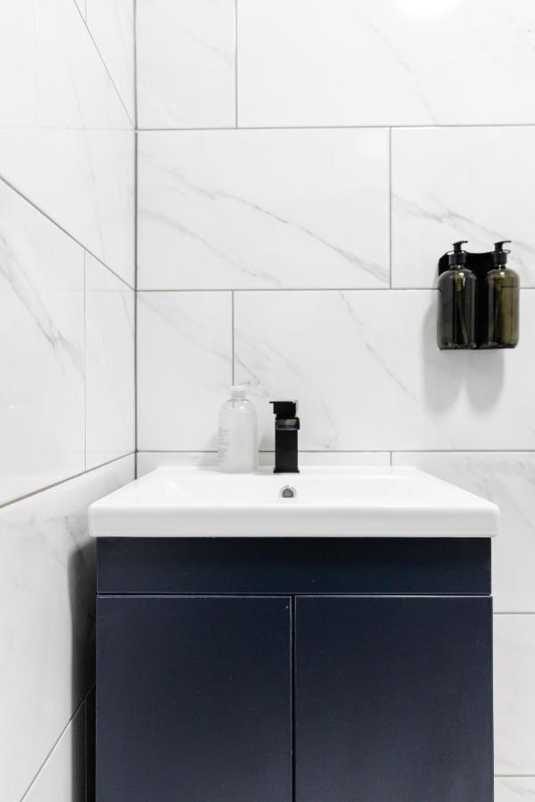 Chic Urban 2 Bedroom Apartments Кардифф Экстерьер фото