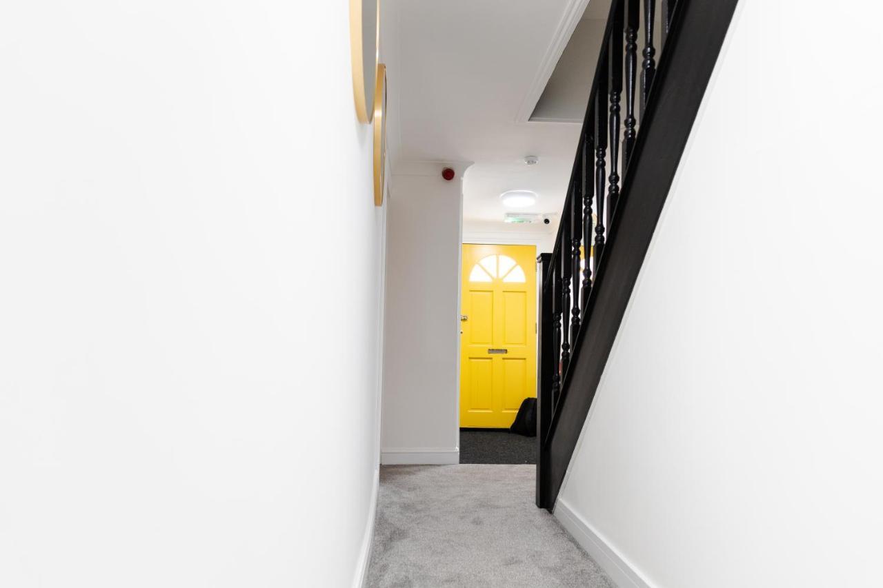 Chic Urban 2 Bedroom Apartments Кардифф Экстерьер фото