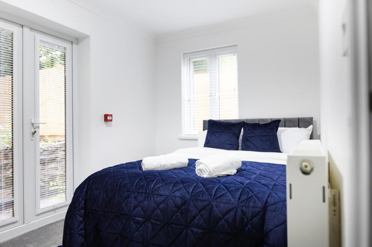 Chic Urban 2 Bedroom Apartments Кардифф Экстерьер фото