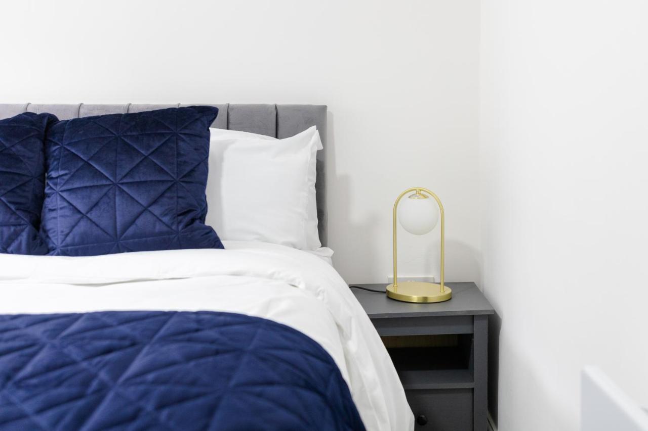 Chic Urban 2 Bedroom Apartments Кардифф Экстерьер фото