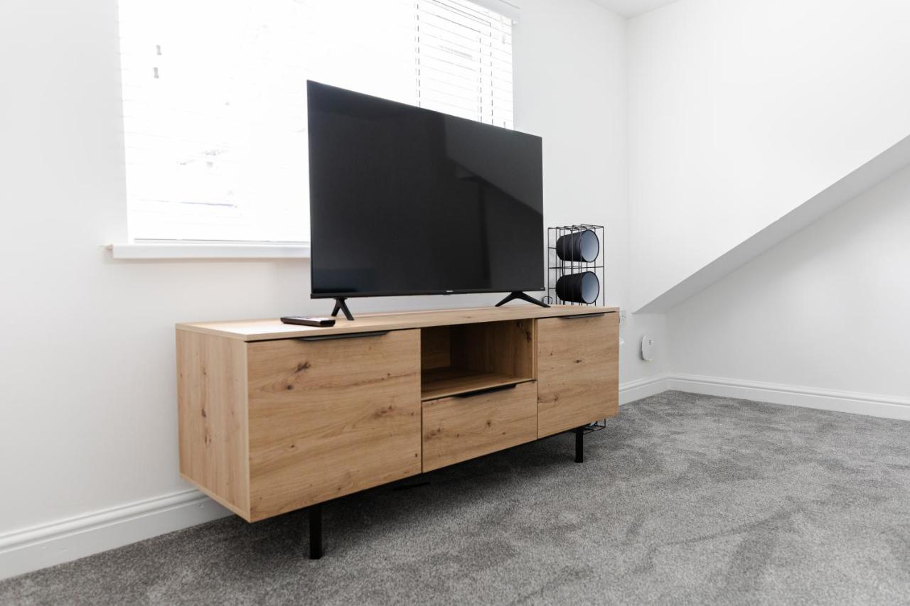 Chic Urban 2 Bedroom Apartments Кардифф Экстерьер фото