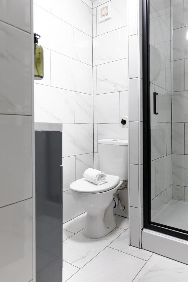 Chic Urban 2 Bedroom Apartments Кардифф Экстерьер фото